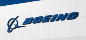 Read more about the article Qatar Airways Secures Record Boeing Deal During Trump Visit