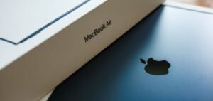 Read more about the article Apple Takes Full Chip Control in iPhone Air, Boosts AI Power and Efficiency